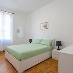 Guesthost - Ricasoli Garden Modern Apartamento Udine