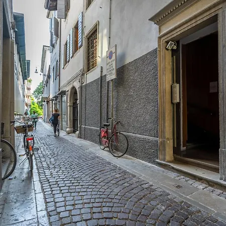 Guesthost - Ricasoli Garden Modern Apartman Udine