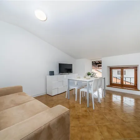 Guesthost - Ricasoli Garden Modern Apartman Udine