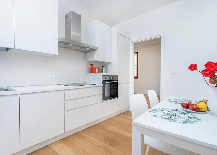 Guesthost - Ricasoli Garden Modern