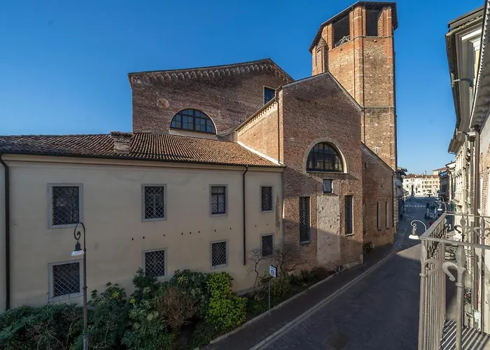 Guesthost - Ricasoli Garden Modern * Udine