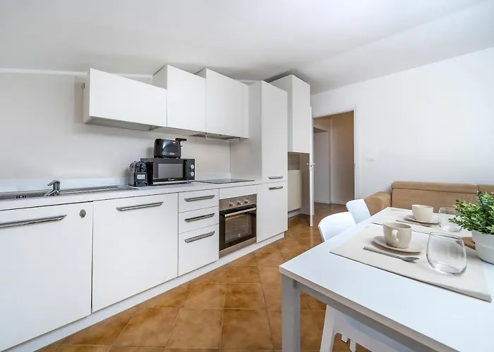 Guesthost - Ricasoli Garden Modern