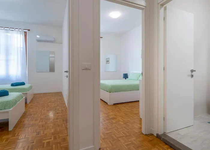 Guesthost - Ricasoli Garden Modern * Udine